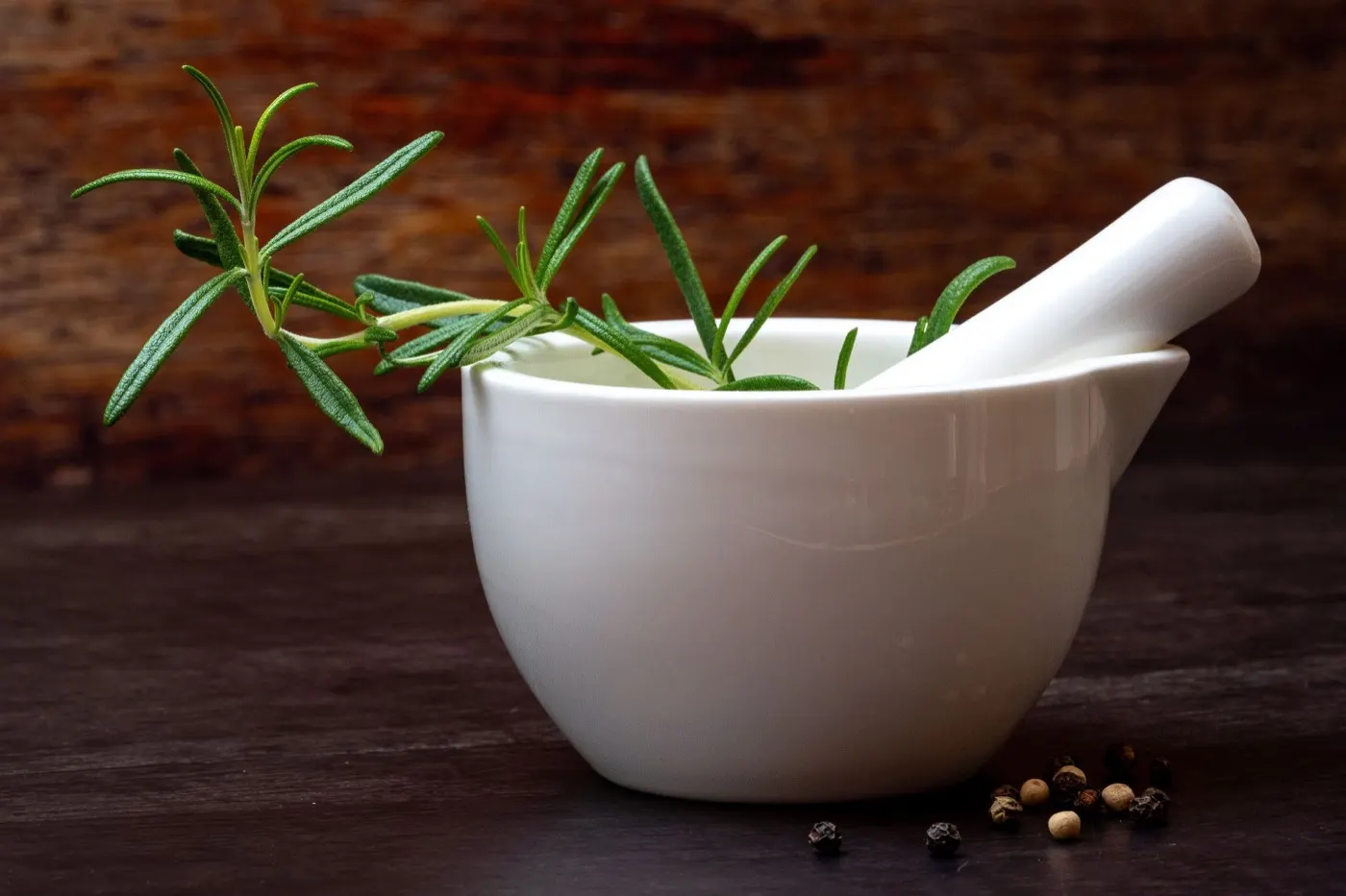 Erbe e ingredienti freschi in cucina
